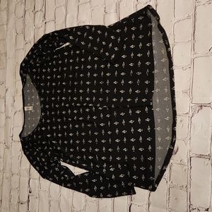 Medium long sleeved black slinky tee LuLaRoe Lynnae with diamond design